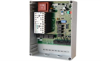 Control panel triphasic for multiple applications and different types of engines