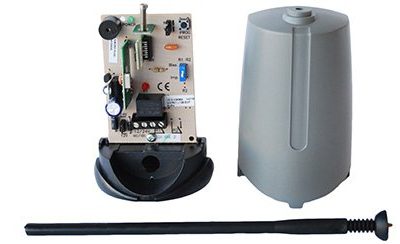 Remote control receptor for doors